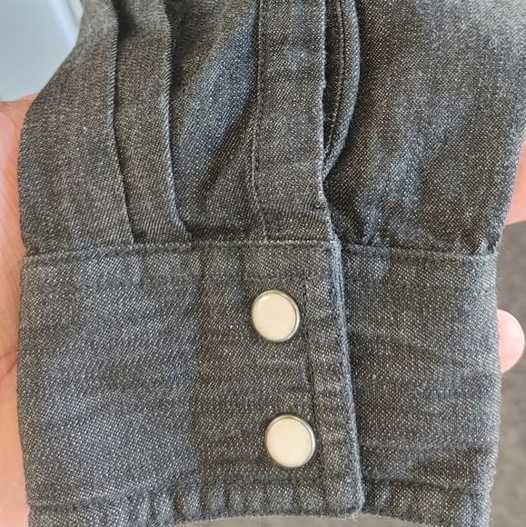 Men's Levi's Denim dress shirt size medium - Picture 4 of 5